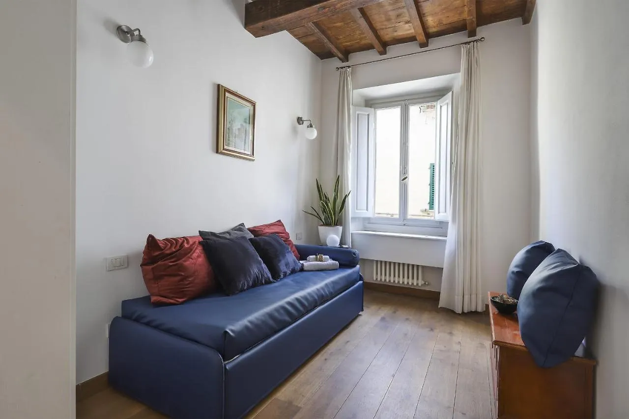 Oltrarno Modern Apartment In Florence Italy